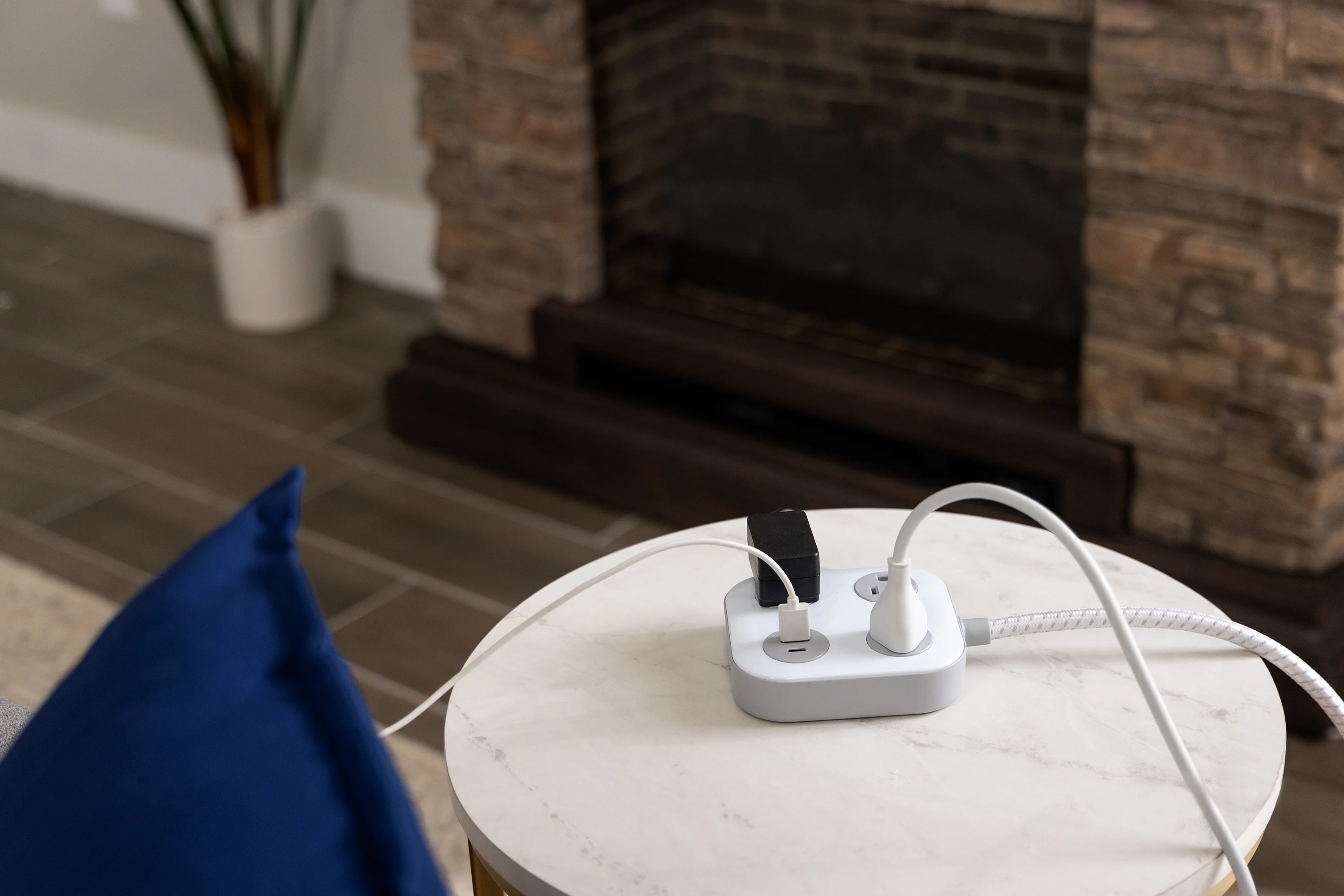 GE 3-Outlet Surge Protector with USB, 245 Joules, 1 USB-A & 1 USB-C Port, 4ft Braided Extension Cord, Flat Plug, White/Gray - Image 3