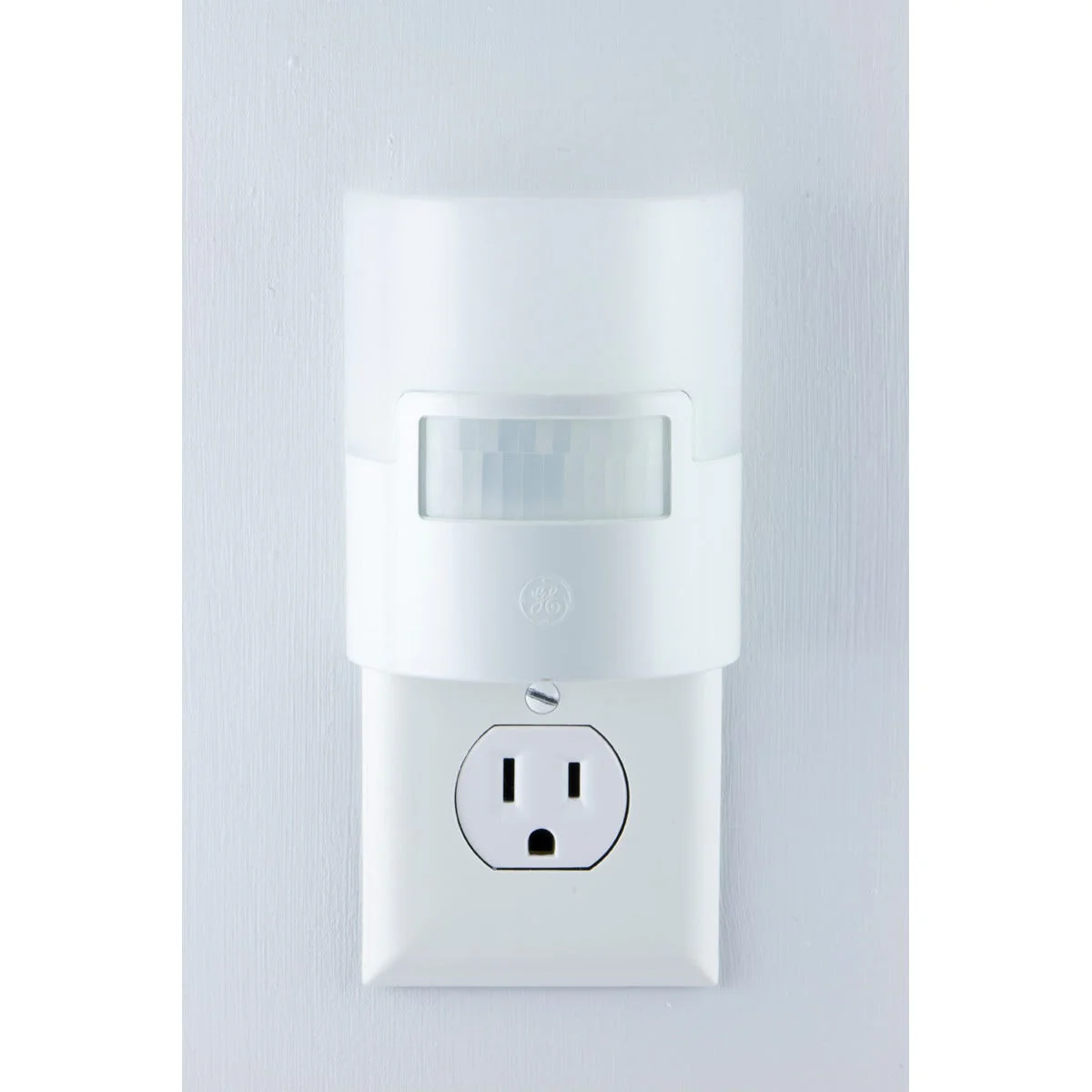 GE Enbrighten UltraBrite Motion Activated LED Night Light, White - Image 3