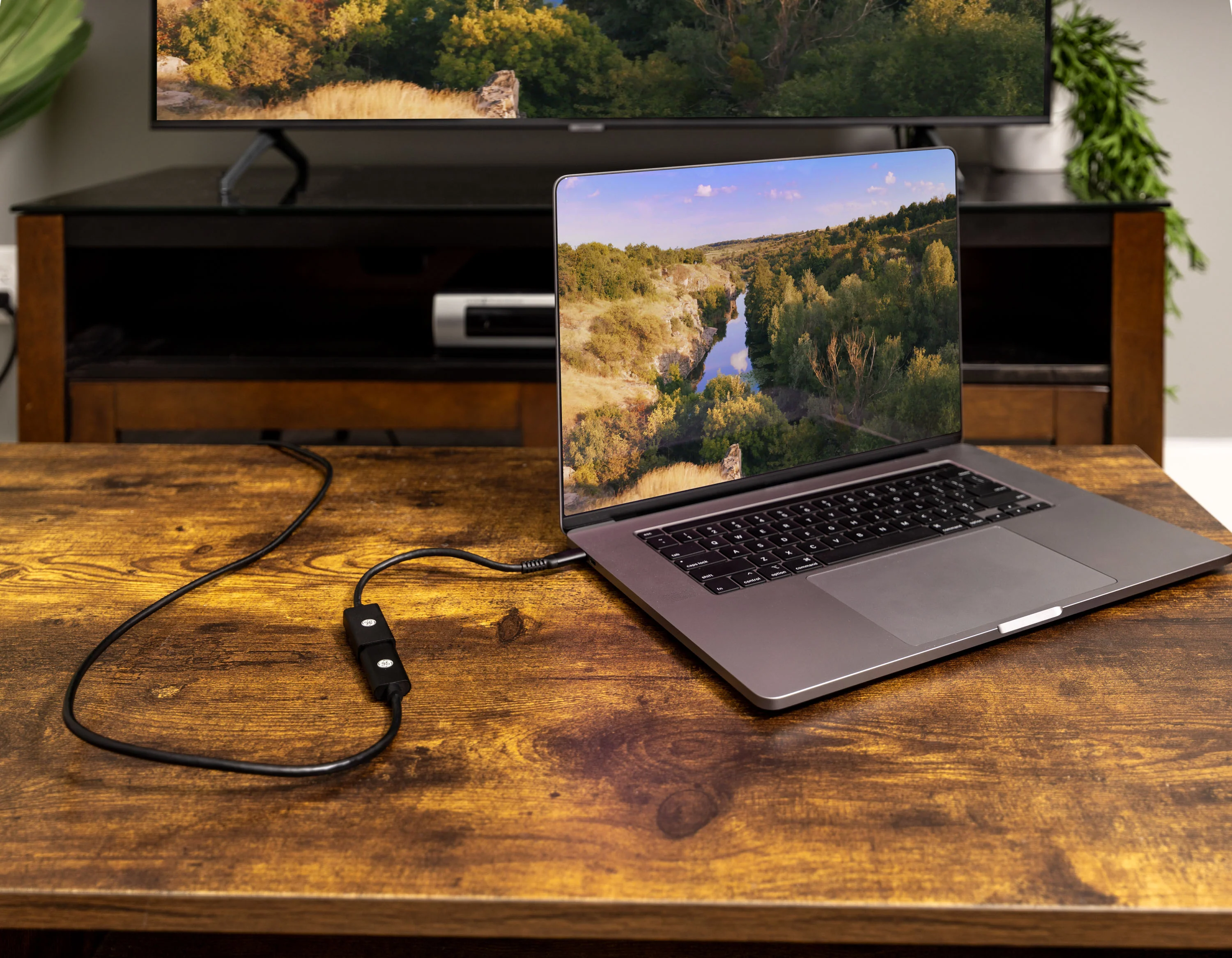 GE USB-C to 4K HDMI Multi-Monitor Adapter, Black - Image 4