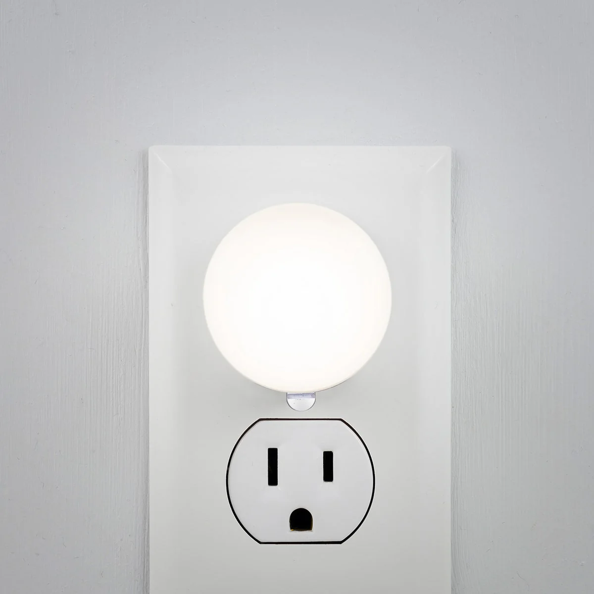 Lights by Night GLO Dot Light Sensing LED Night Light, White, 2 Pack - Image 8