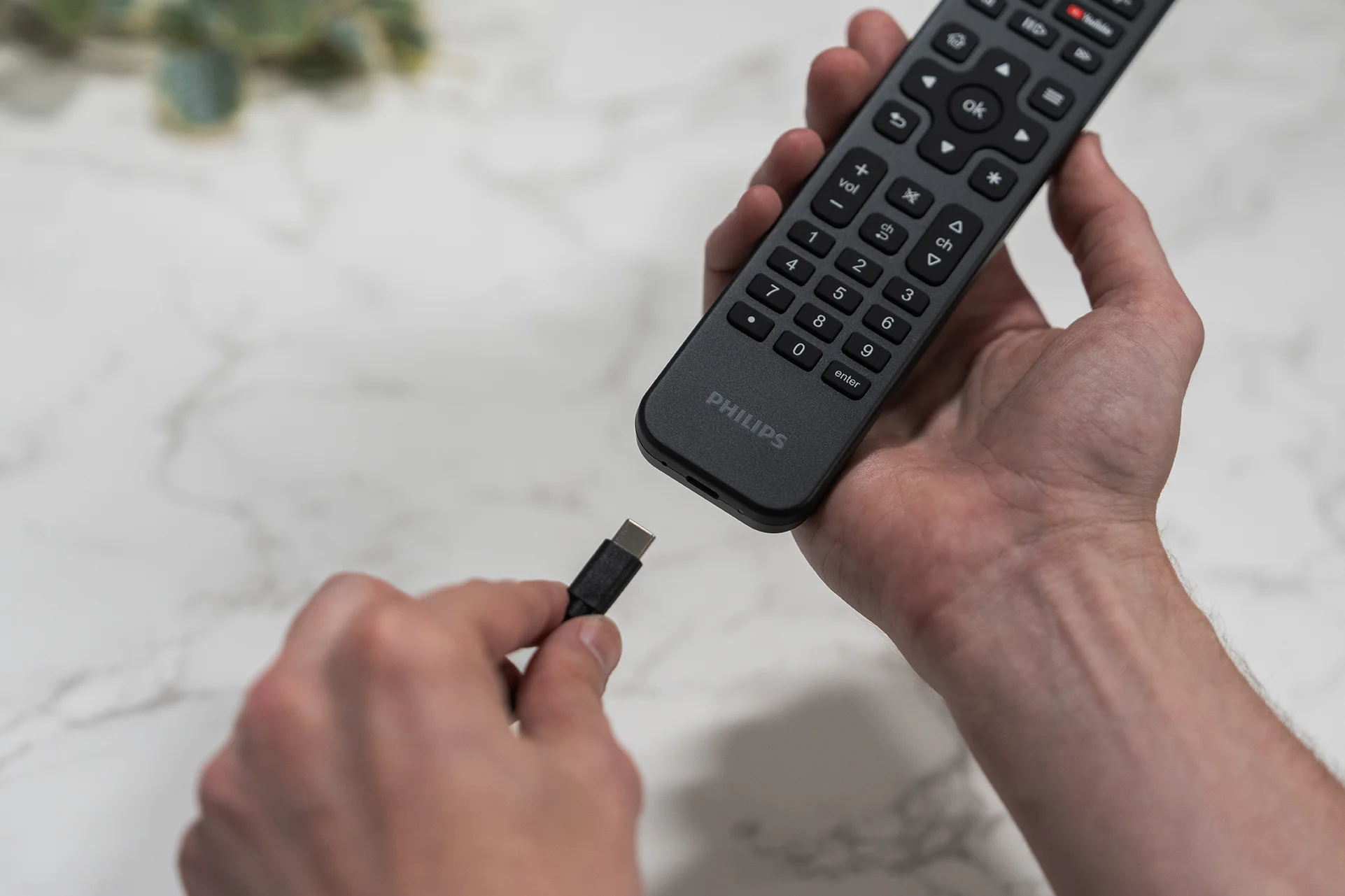 Philips Elite 4-Device Rechargeable Universal Remote, Backlit, Black - Image 3