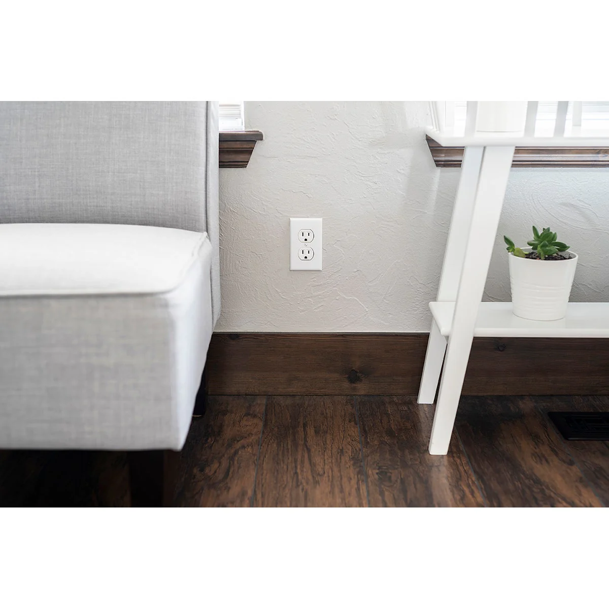 Power Gear Duplex Outlet Oversized Wall Plate, White - Image 3